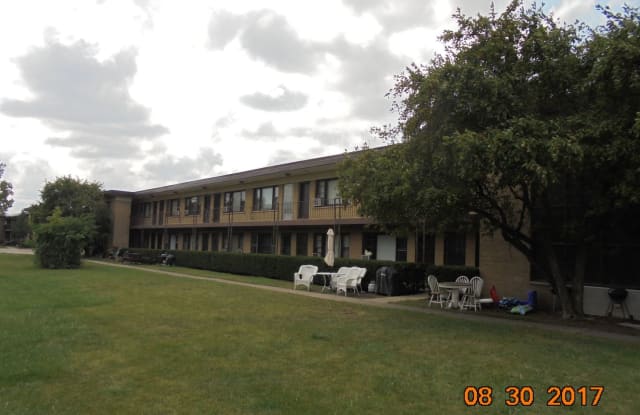 40 King Arthur Ct #16 - 40 North King Arthur Court, Northlake, IL 60164