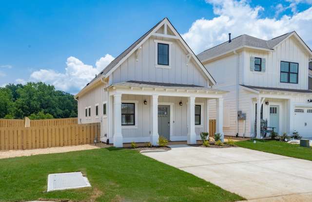 1 Bedroom Cottage with Fenced Backyard!