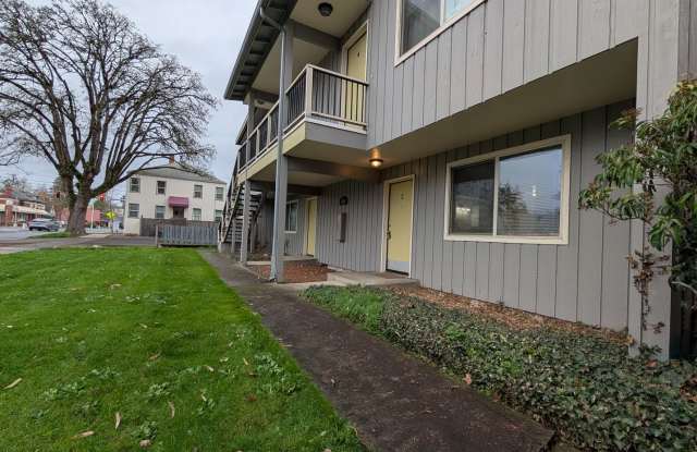 Open Concept 2-Bedroom, 1-Bath Apartment In Convienient Downtown Location!