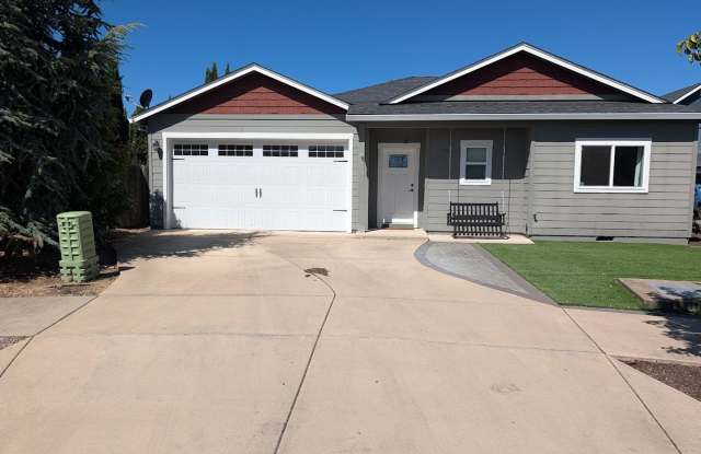 Newer 3 Bedroom 2 Bathroom Home in a Nice Neighborhood