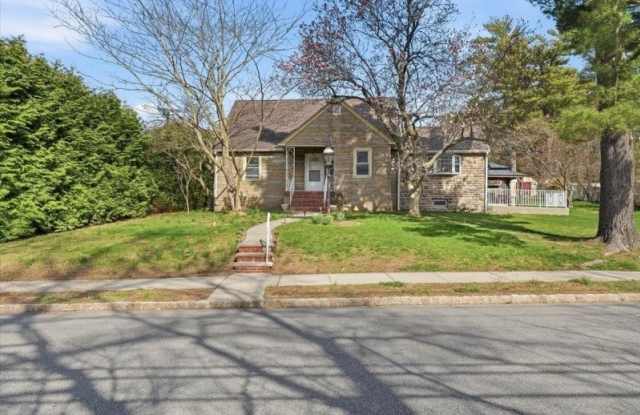 95 Sycamore Ave