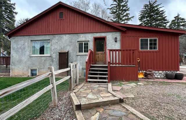 Five Bedroom Two Bath Home Downtown Glenwood Springs - 106 13th Street, Glenwood Springs, CO 81601