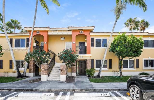 925 NE 34th Ave