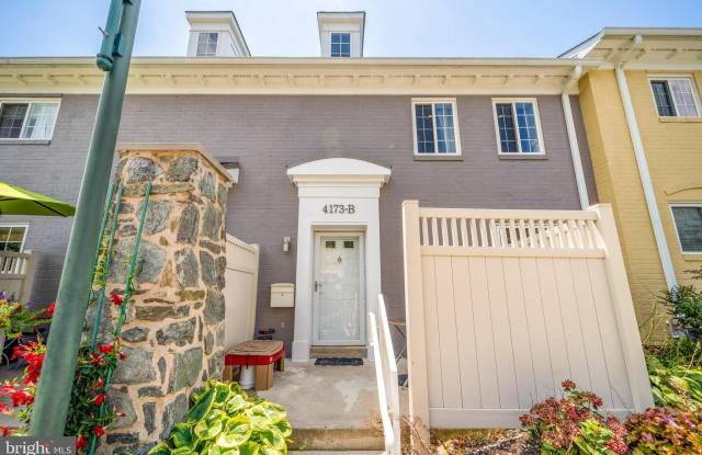 Photo of 4173 S FOUR MILE RUN Drive unit: B