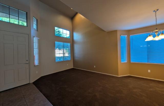 202 East Calle Vivaz