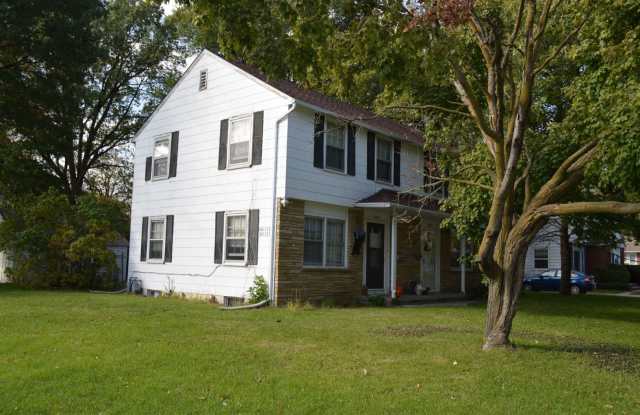 SUBLEASE 1305 Roosevelt