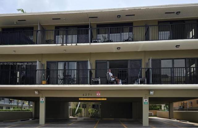 Photo of 4271 NW 11th St