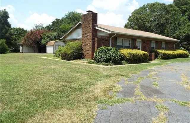 Room in 3 Bedroom Home at Crandon Dr