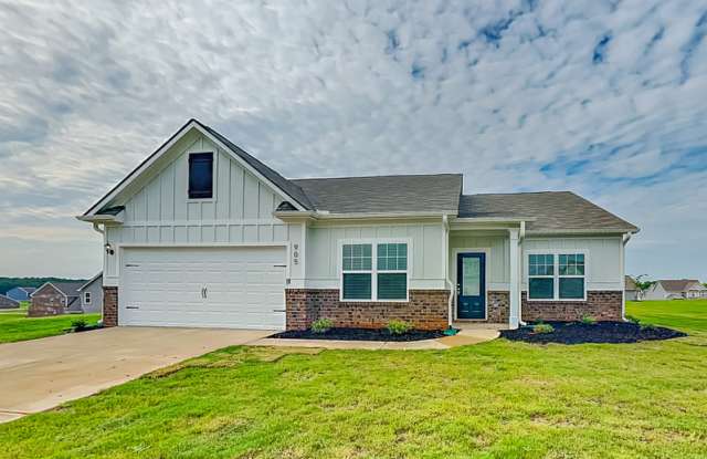 905 Hesston Dr
