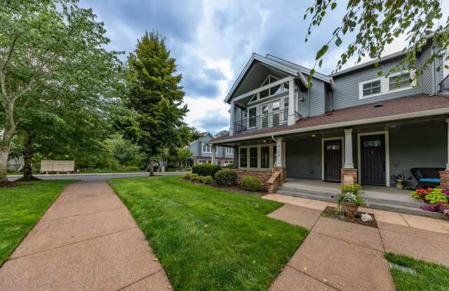 2 Creeks Condominiums - Gated Community on Camas Meadows Golf Course