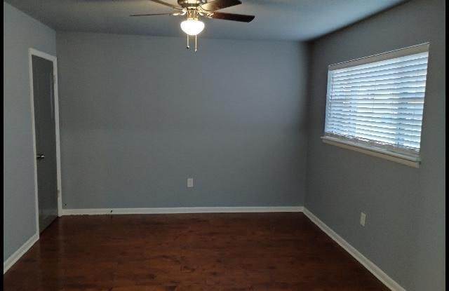 8115 N Claremont Ave