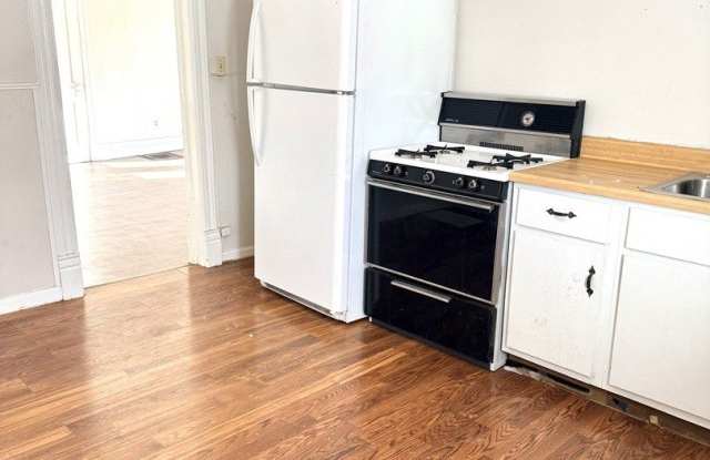 674 Saint Charles Street unit: Upper