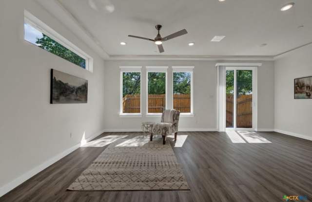 104 Creekside Trail