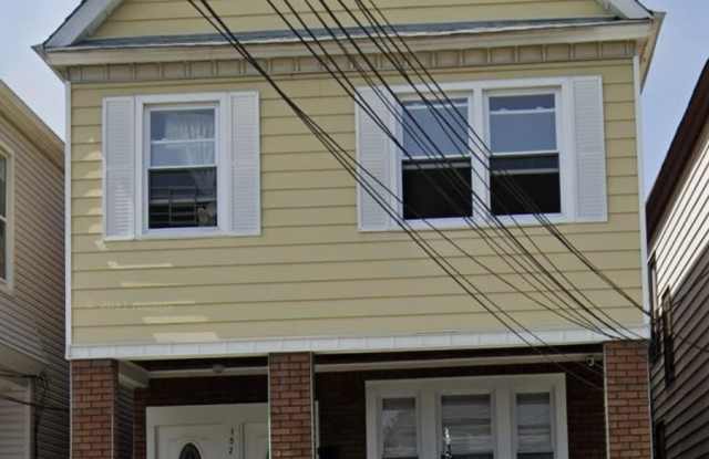 152 WEST 10TH ST
