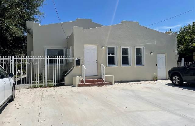 1870 NW 5th St