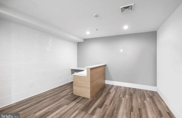 1737-39 CHESTNUT Street unit: 200 (2F)