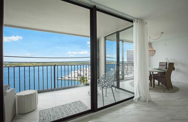 124 Lakeshore Drive