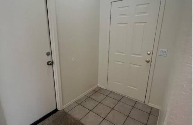 3911 E LONGHORN Drive