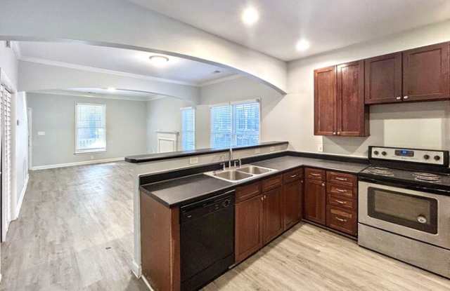 992 Sims Avenue Northwest