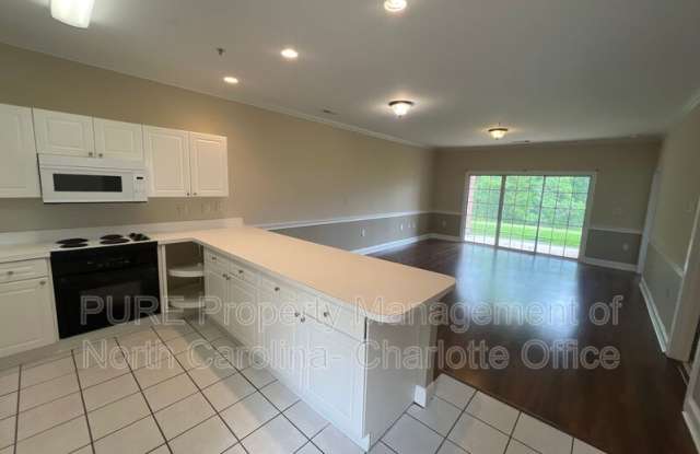 8913 Meadow Vista Road