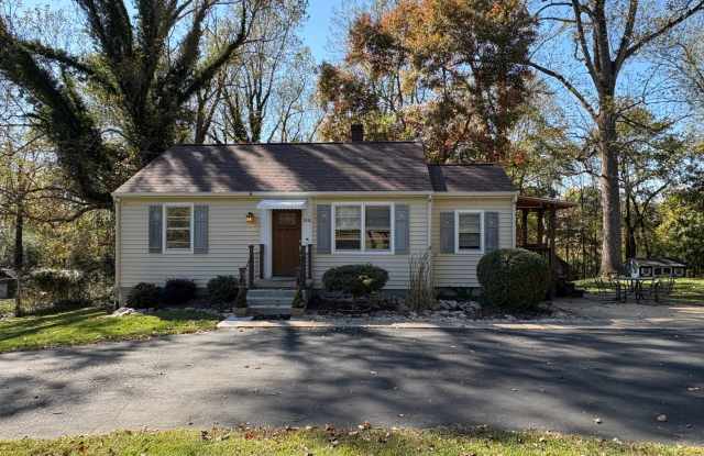 Move in special! First month rent is half off with approved application! 6 month lease option!