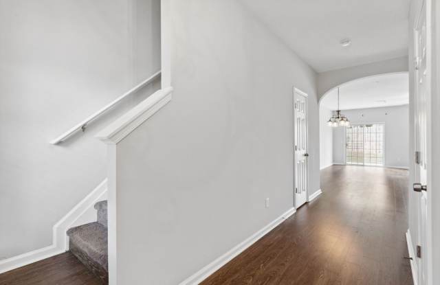 Azalea Circle Charmer – Walkable, Stylish  Move-In Ready