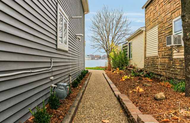 121 North Shore Drive