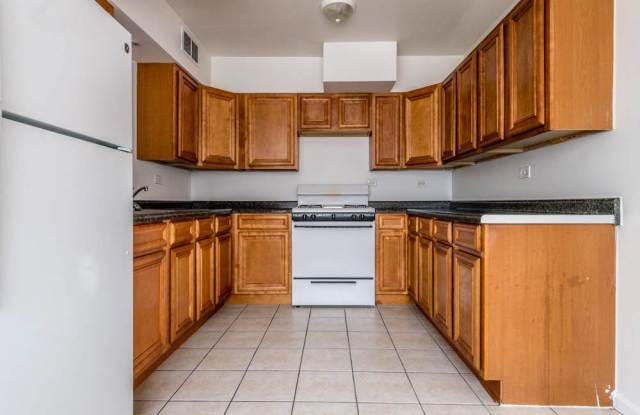 7834 S Coles