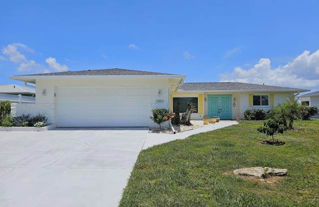 Seasonal Short-Term Waterfront Turnkey Single Family Home in Venice Gardens!