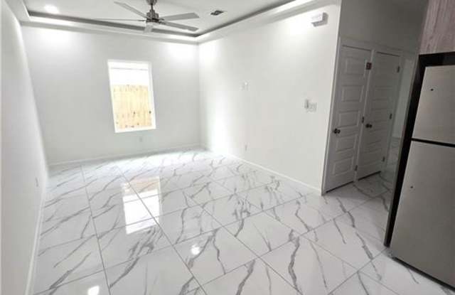 3201 Magdalena Street