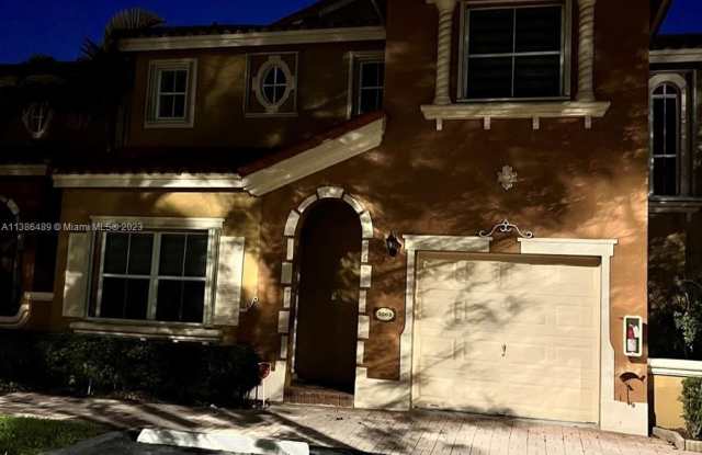 8450 NW 138th Ter