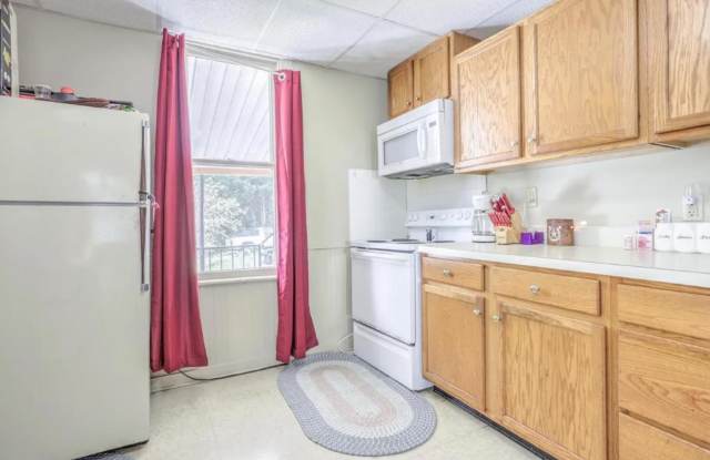 Charming 3 Bedroom with Open Living Area & Shared Porch!