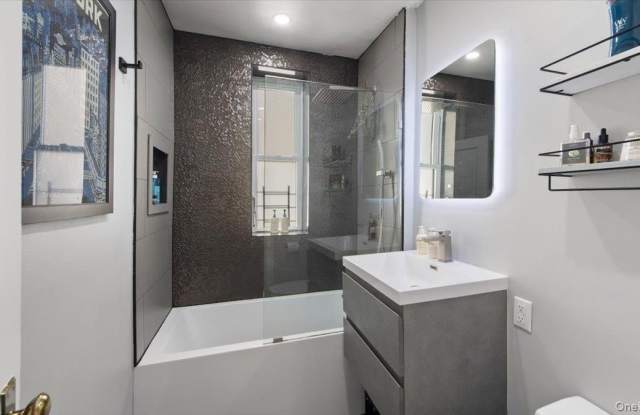 2081 Cruger Avenue unit: 4N