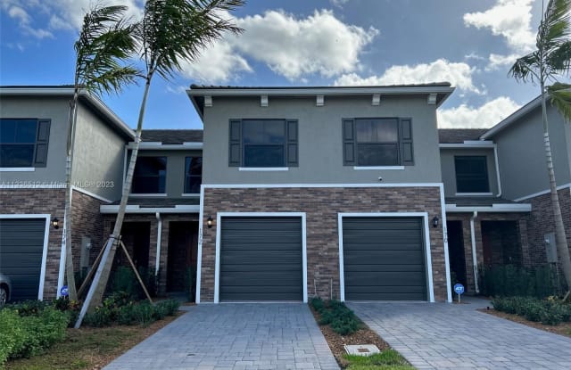 172 SE 5th Ct - 172 Southeast 5th Court, Deerfield Beach, FL 33441