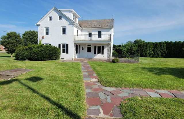 Photo of 1022 GRAVEL PIKE