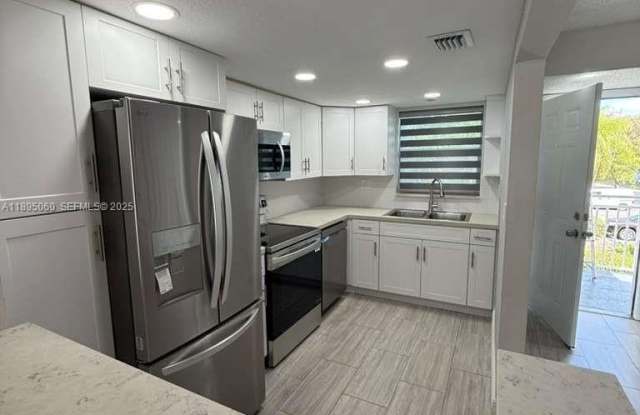 Photo of 9353 Fontainebleau Blvd