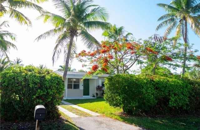 2896 NE 12th Ter