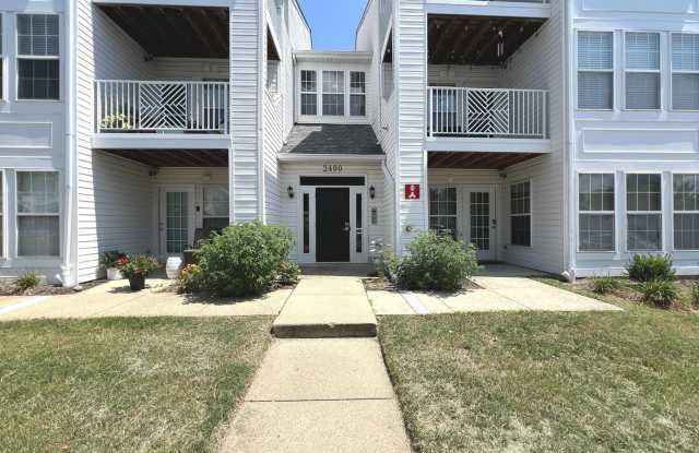 Photo of Gorgeous Light-Filled 2BR/2BA Penthouse Condo in Piney Orchard.