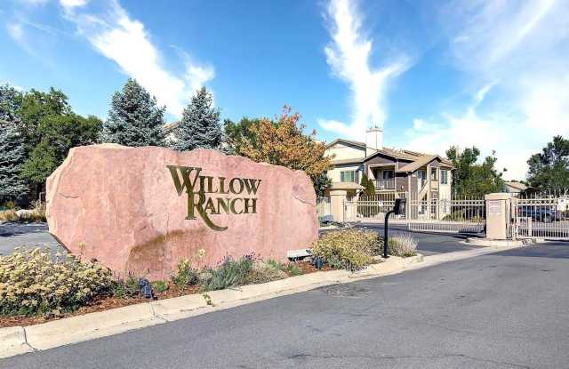 Great Littleton Condominium with Garage