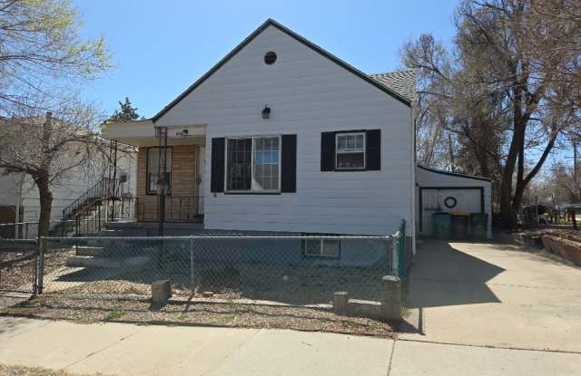 5 Bed 2 Bath off 8th Ave- Conveniently Located Close to UNC - 810 West 20th Street, Greeley, CO 80631