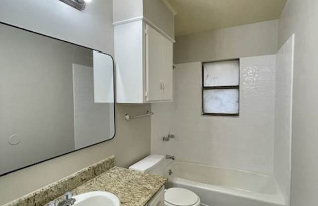2 bdrm 1 bth at Grand Oaks Apts.