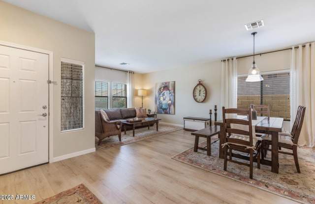 5304 W BUCKSKIN Trail