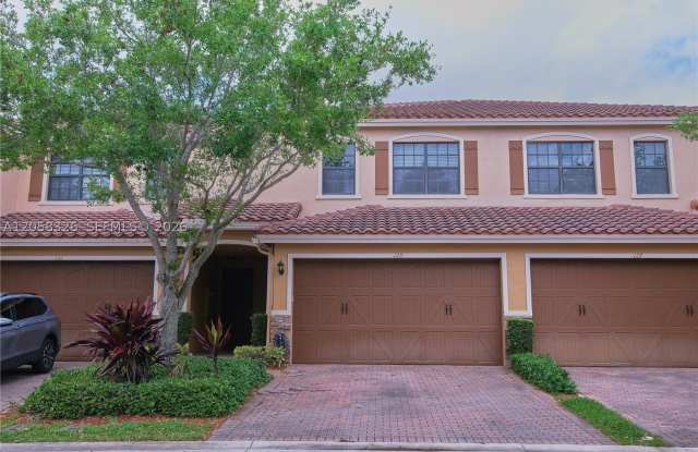 129 Riverwalk Cir E