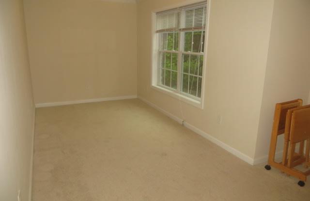 8949 Carroll Manor Lake