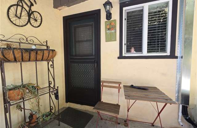 5710 Vineland Avenue 1/2