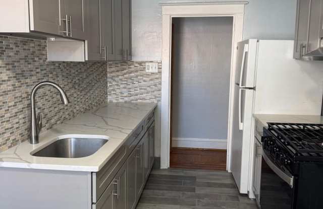 4724-26 LONGSHORE Avenue unit: 6