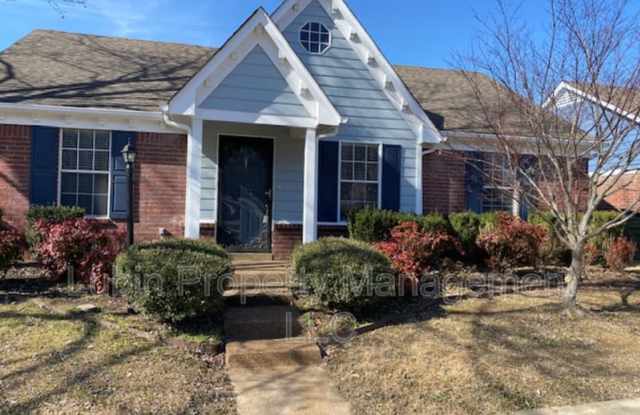 1815 Black Bear Cir E