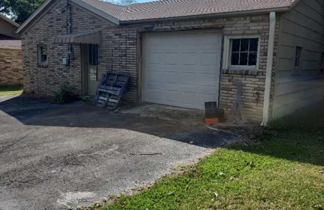 501 West Main Street -- Storage Garage - 1