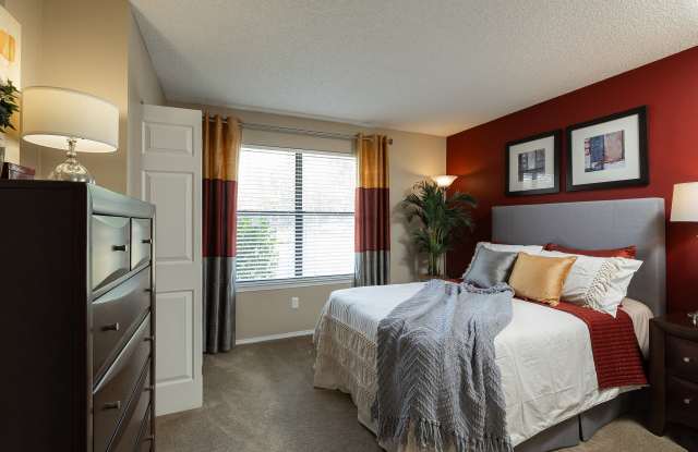 District at Hamilton Place Apartments