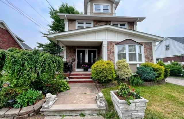 185 Christie Ave
